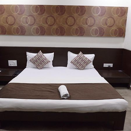 Hotel Palm View Residency Vadodara Kültér fotó