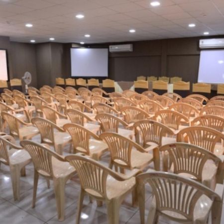 Hotel Palm View Residency Vadodara Kültér fotó