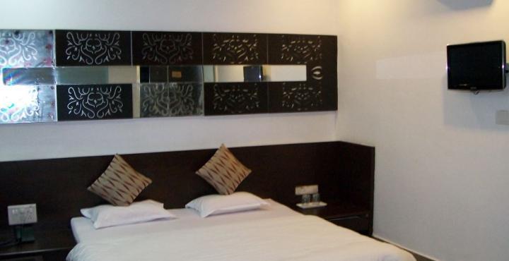 Hotel Palm View Residency Vadodara Kültér fotó