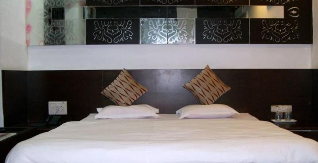 Hotel Palm View Residency Vadodara Kültér fotó
