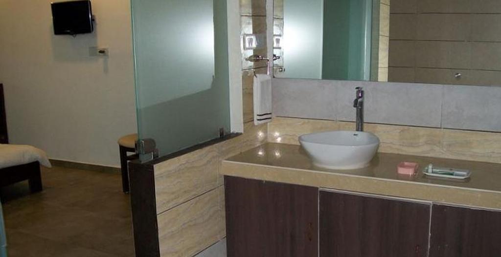 Hotel Palm View Residency Vadodara Kültér fotó