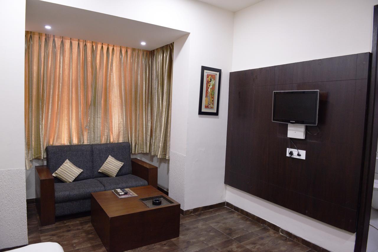 Hotel Palm View Residency Vadodara Kültér fotó