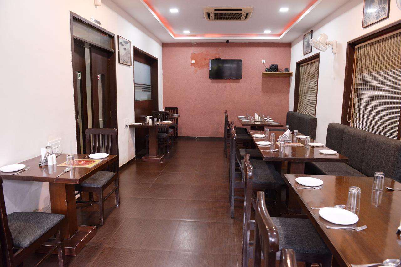 Hotel Palm View Residency Vadodara Kültér fotó